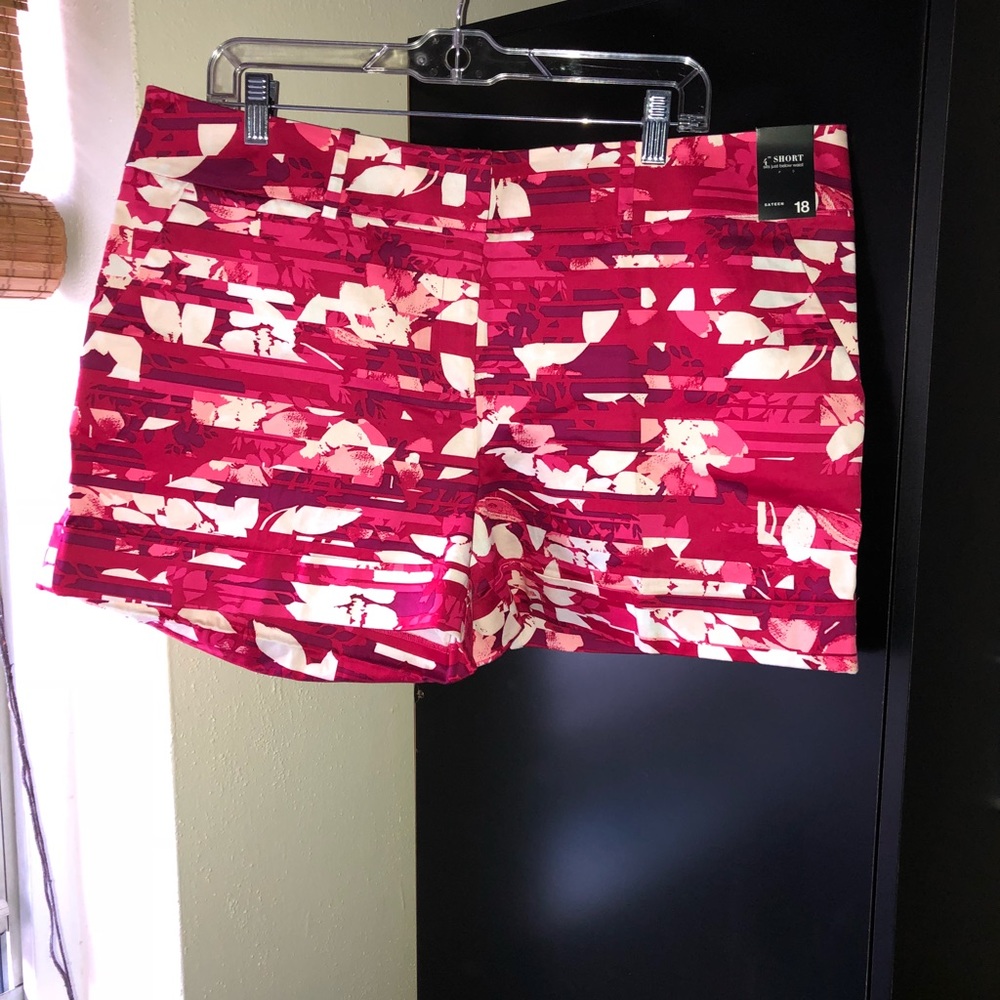 New York & Company 4in Shorts